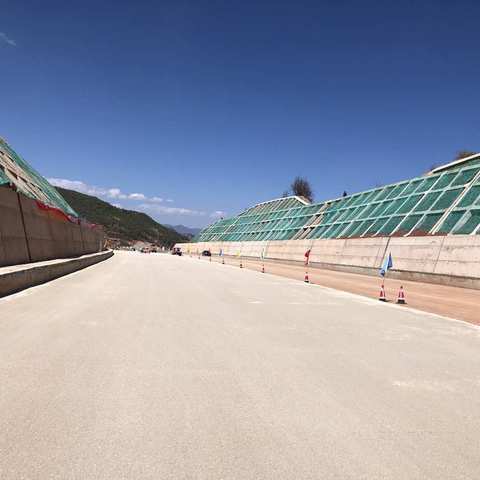 宁永高速公路一合同段路面分部级配碎石底基层试验段铺筑