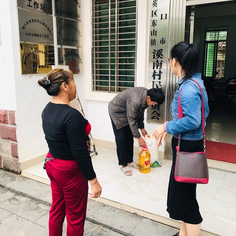 春节慰问，温情暖人心—区人社局前往东山镇东城村慰问贫困户