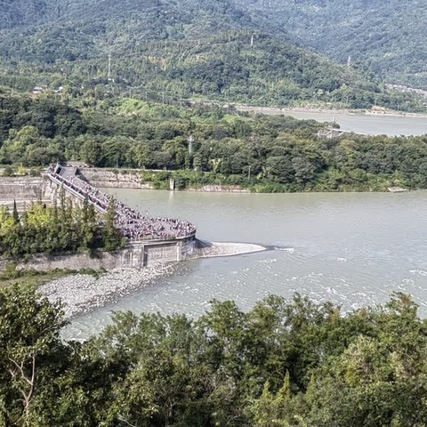 金堤都江堰    翠海九寨沟