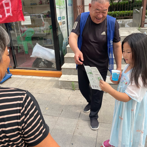 建安区分类办开展“周六资源回收日”宣传活动