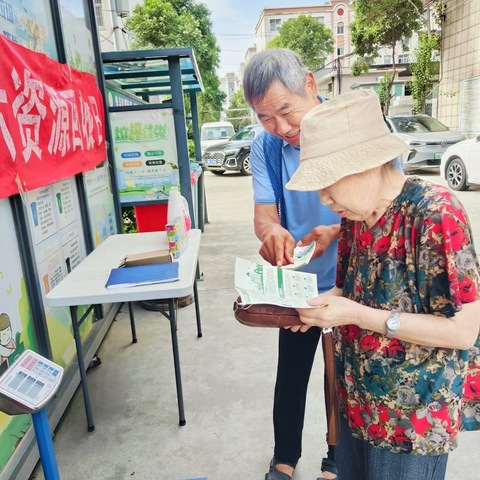 建安区分类办开展“周六资源回收日”宣传活动