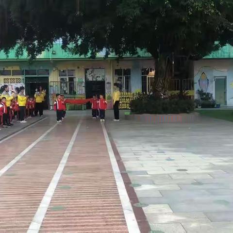 安铺镇中心幼儿园小一班国旗下风采展示