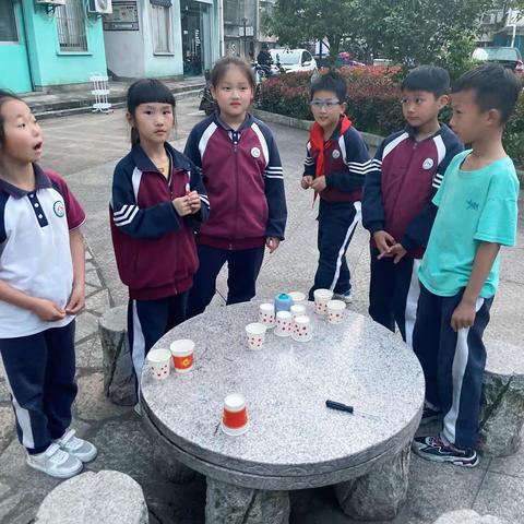 巨化三小二（2）班活力小组科学小实验～传声筒