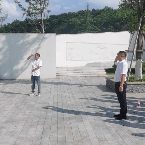 衡南县邮政分公司机关党支部党员赴衡南县谭子山镇杨湖村“一门四忠烈”归园开展主题党日活动