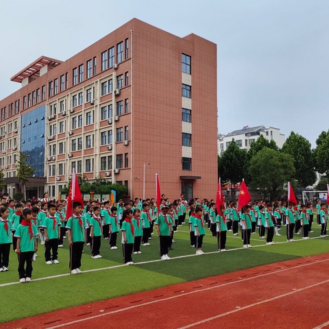 红领巾召唤我成长﻿——“学习二十大，争做好队员”莒南县第八小学2022级分批入队仪式