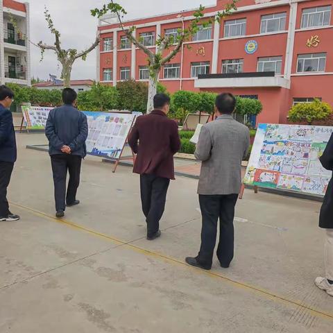 “让书香溢满校园，让心灵徜徉书海”             —华村学区春蕾活动展演