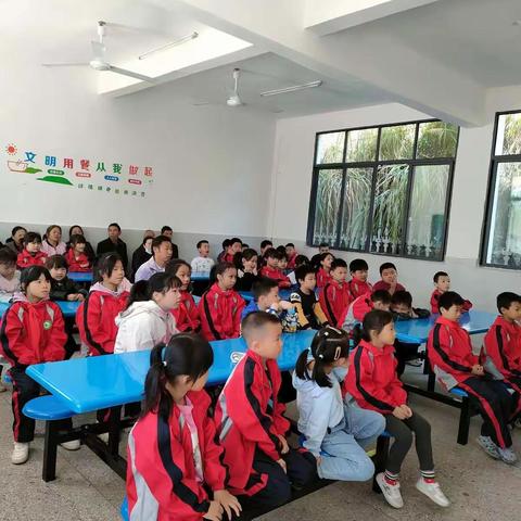 金秋送暖   爱心助学