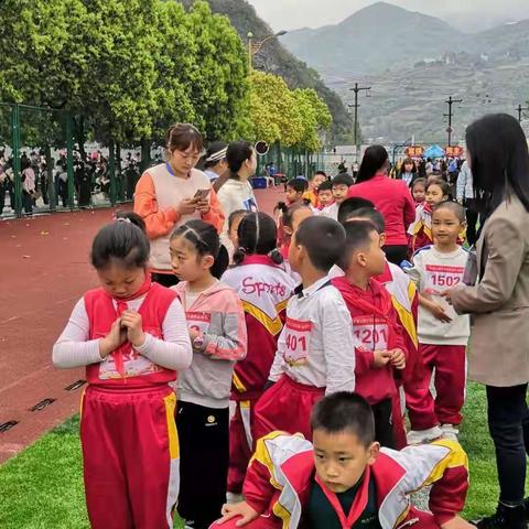 团结就是力量   ﻿                            ﻿           一1班运动会精彩瞬间