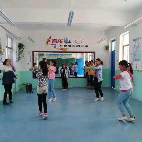 金色少年，舞满校园。