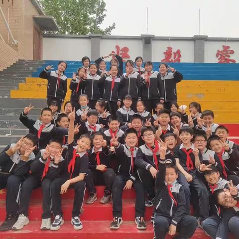 像花儿一样绽放——五.5 雏菊中队期末叙事