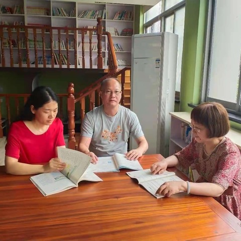 以研促教，以教促学——记逸夫小学四年级数学教研组三人行团队