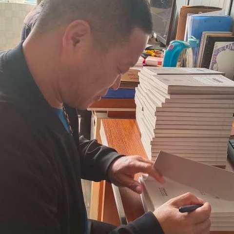 与好书为伴，与智慧同行——西辛庄小学2022春“校长赠书”活动