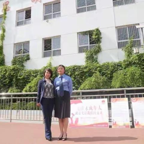 正街40号．工作中的我们