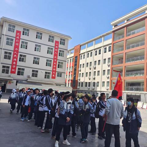 七年级10班户外登山实践活动