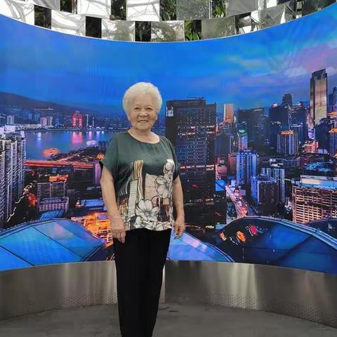 女儿，儿子儿媳带我游重庆