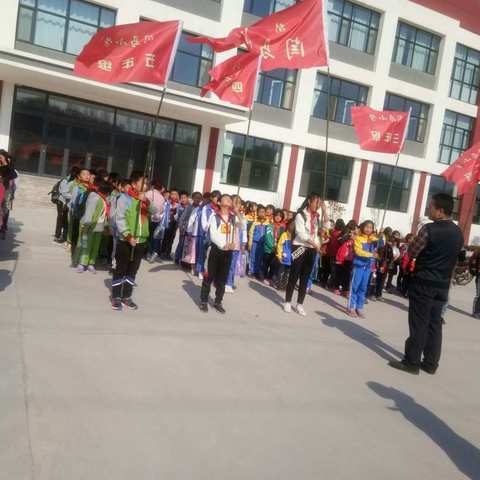 街头镇闫马小学研学旅行                     ――我和秋天有个约会