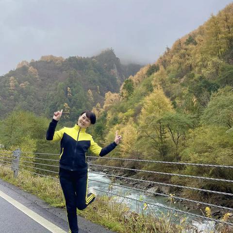 初冬里的彩林神山(20221112)