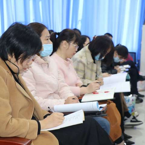观课堂    共成长  ——记初中生物名师工作室听课活动