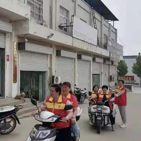 巾帼志愿者为孤寡老人送温暖