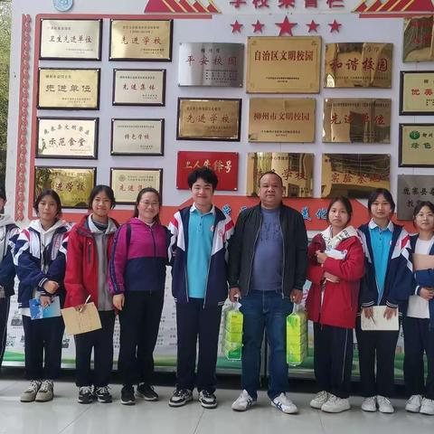 平凡生命，不朽军魂——致敬鹿寨县初级实验中学退伍军人
