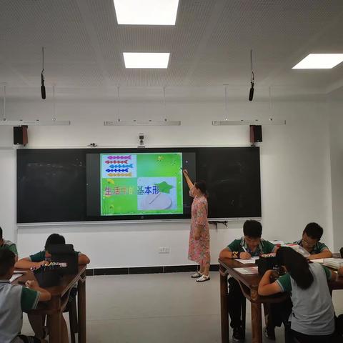 关注学生·悟教学灵性、得方式方法——城西小学美术组赛课活动