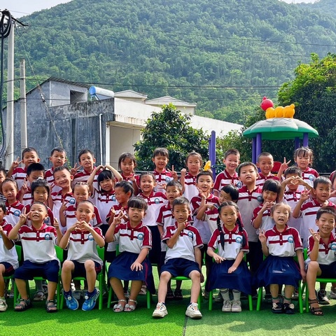 《我们毕业啦🎓》硕果幼儿园大班