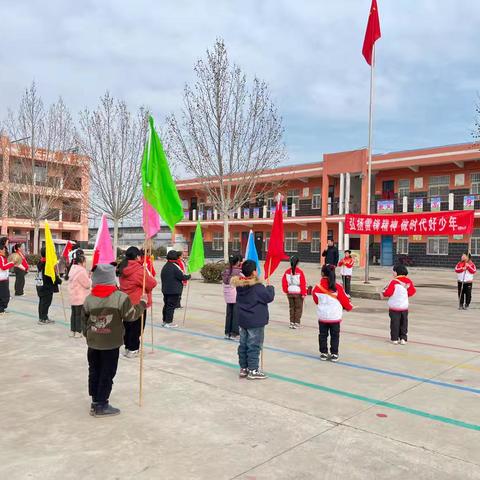 阳春三月学雷锋，爱老敬老在行动——南嘴中心小学实践活动