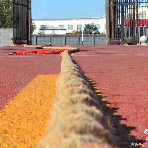 拔河赛场争锋  团结力量无穷——安良镇一中举行教职工拔河比赛