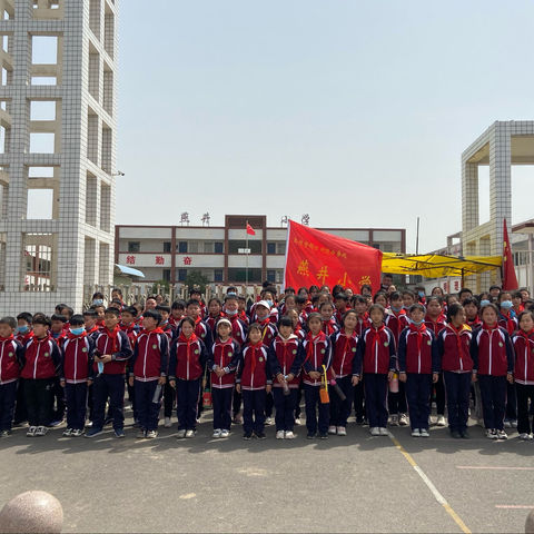 春风抚青松，清明祭忠魂——记钧台办燕井小学清明节烈士陵园扫墓活动