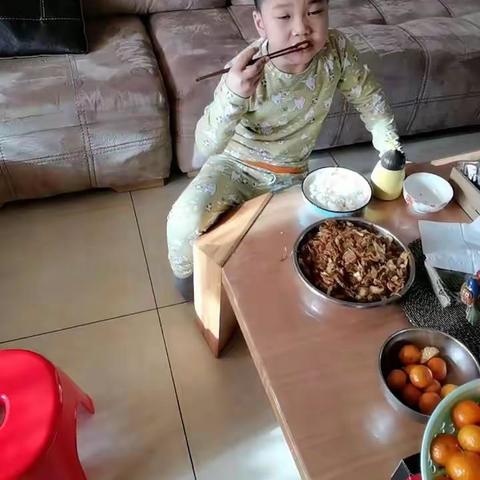 今年过年不出门，在家待着也挺好。