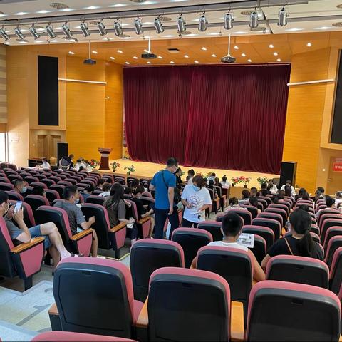 西安市第一实验学校中学部2025届新生入学通知书发放工作圆满完成