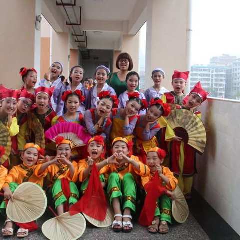 难忘的节日 154班庆六一《欢声笑语喜乐汇》