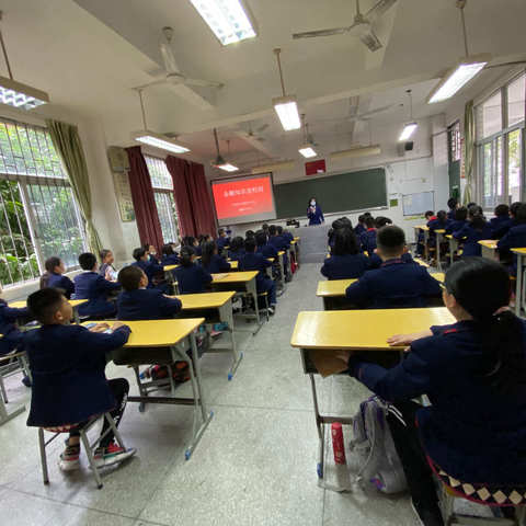 金融知识进校园  义务宣传我先行