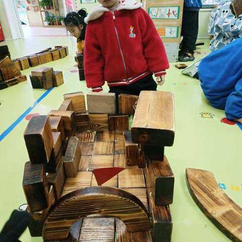 【游戏故事】 我们的幼儿园———中二班