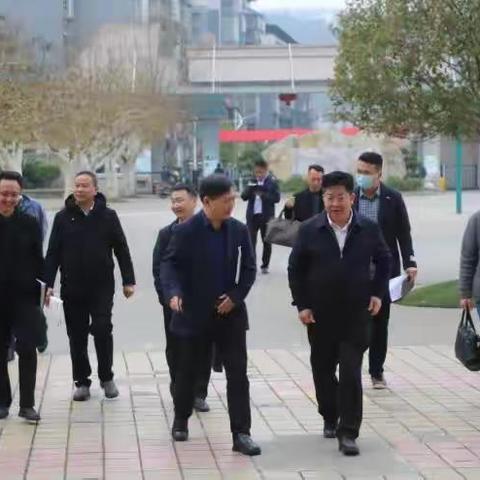 播州区教体局夏国平局长到鸭溪中学走访调研