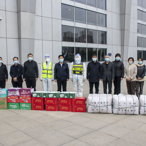 寒冬送棉衣 同心共抗疫——临渭区工商联（总商会）与民营企业同心助力疫情防控
