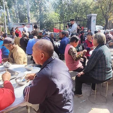 温情饺子宴   共筑敬老情