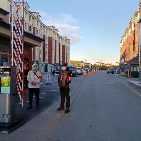 行署办公室党员干部下沉社区助力疫情防控