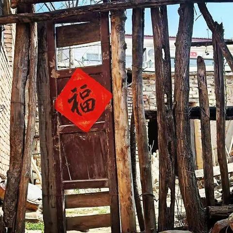 归隐柴门写春秋