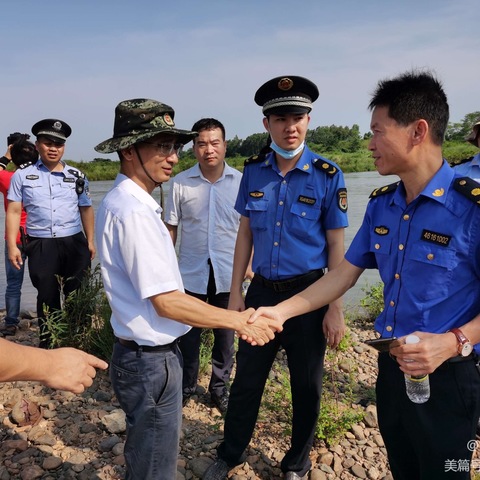 昌江县综合行政执法局精准高效开展“清江”非法采砂专项行动。