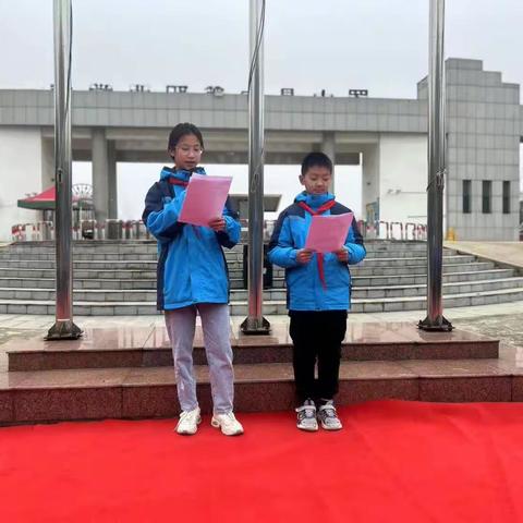 “相约国旗下，爱在春风里”尚文学校升旗仪式！