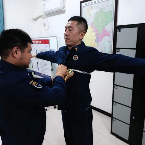 印台大队开展服装量体工作