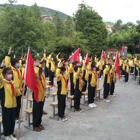 永平县厂街彝族乡炉塘村完小“争做新时代好队员，喜迎二十大”庆六一活动