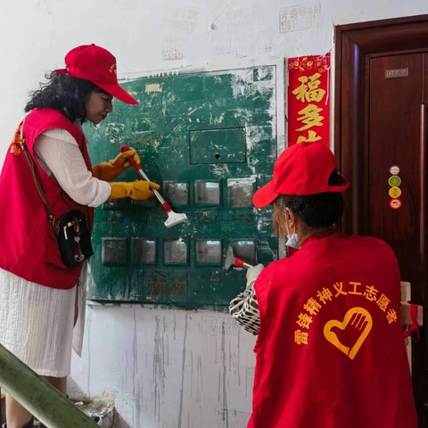 “山城有爱，创城有我”南地街道转山社区开展住宅小区环境集中整治活动