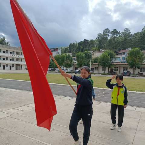 塔甸亚尼小学“喜迎二十大，争做好队员”主题建队日活动