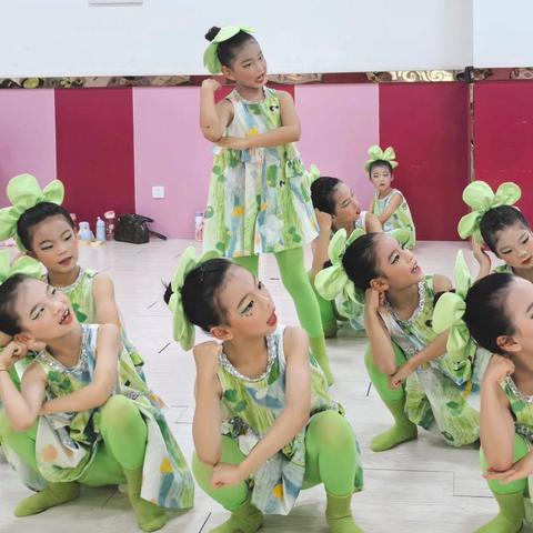 经十路小学舞蹈团欢迎你！