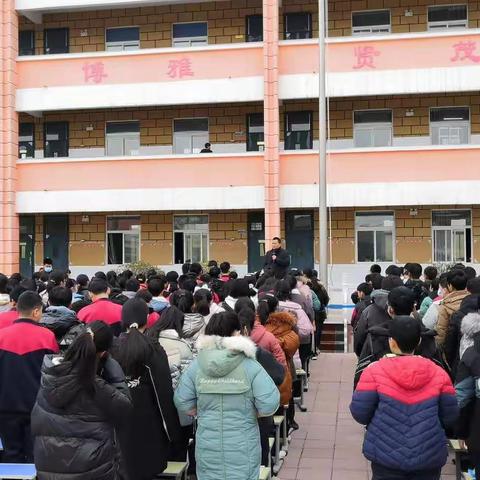 一根绳，一条心——中海中学七年级男生拔河比赛和女生跳绳比赛