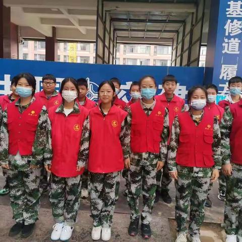 小小如我，倾力为家———202202志愿者十月七日学校周边清扫活动