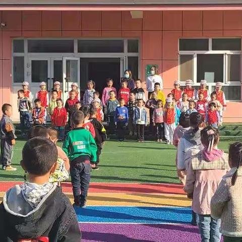 小小中国心，浓浓爱国情——呼图壁县第五幼儿园开展“国庆节”节日教育活动活动