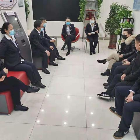 工行石嘴山贺兰山南路支行召开月度例会